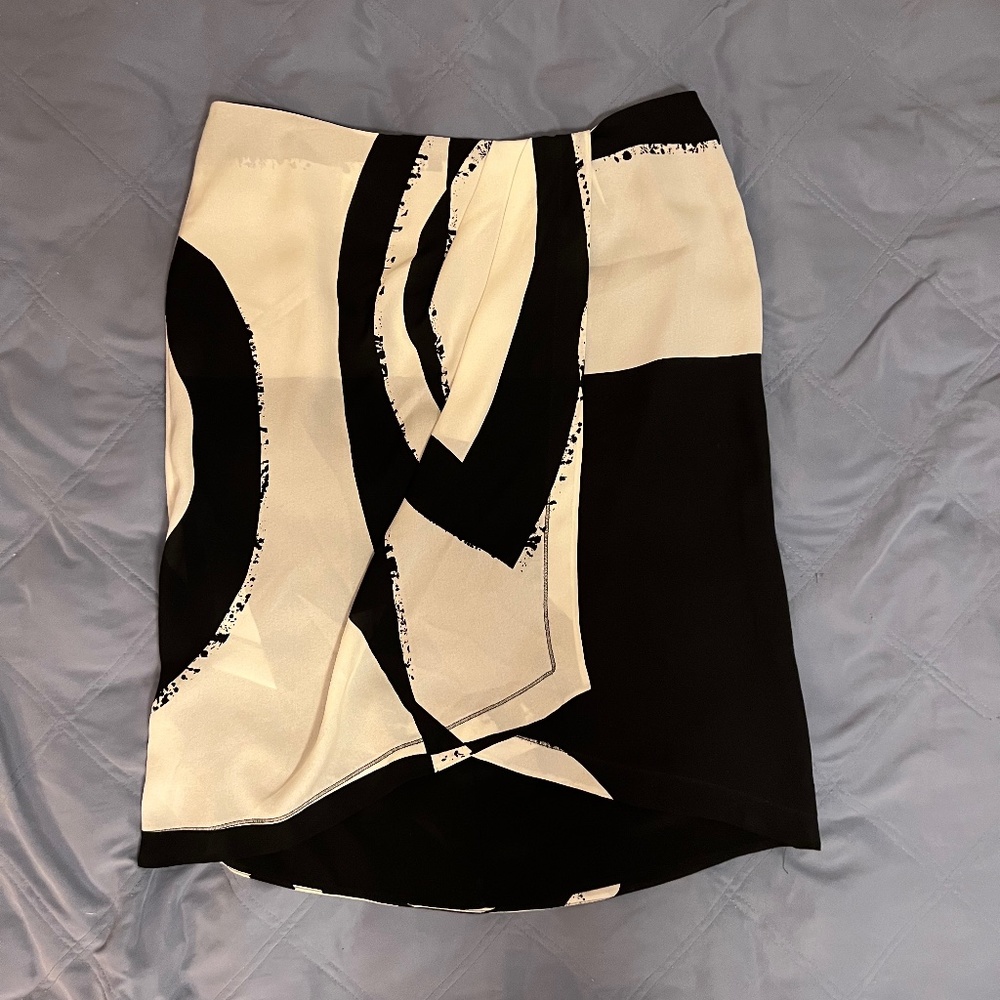 MaxMara wrap skirt, black & white, lined, size 14, size 44 Italy